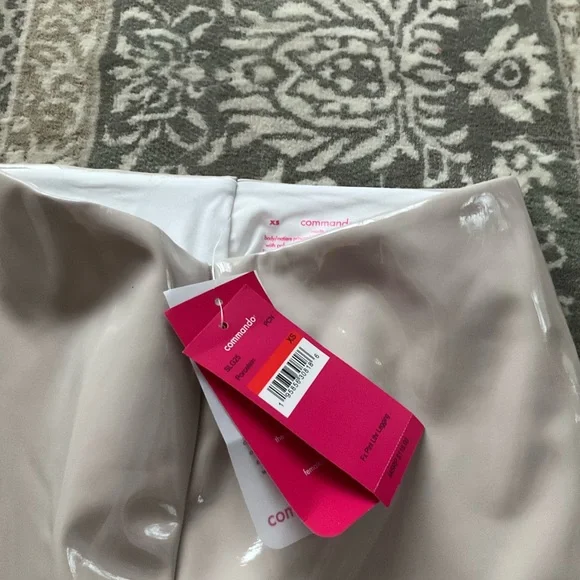 Commando Faux Shiny Beige patent leather Leggings, XS. - Picture 3 of 5